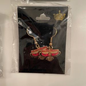 4 pairs of Atlanta Hawks earrings for price of 1.
